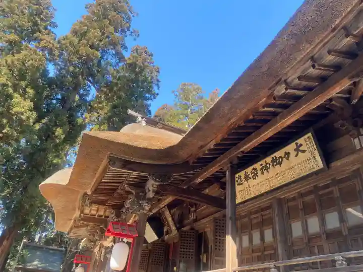 熊野大社の{uncategorized: "未分類", other: "その他", undefined: "問題あり", building: "その他建物", grave: "お墓", sacred_gate: "鳥居", guardian: "狛犬", statue: "像", buddha: "仏像", history: "歴史", nature: "自然", garden: "庭園", animal: "動物", pagoda: "塔", temizu: "手水舎", mountain_gate: "山門・神門", sanctuary: "本殿・本堂", subordinate: "末社・摂社", art: "芸術", scenery: "景色", jizo: "地蔵", ema: "絵馬", goshuin: "御朱印", omikuji: "おみくじ", items: "授与品その他", amulet: "お守り", goshuincho: "御朱印帳", eats: "食事", festival: "お祭り", votive_dance: "神楽", shichigosan: "七五三参", wedding: "結婚式", experience: "体験その他", initially: "初詣", around: "周辺", anti_infection: "感染症対策"}