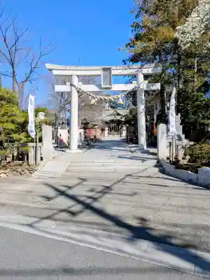 鎮守氷川神社の{uncategorized: "未分類", other: "その他", undefined: "問題あり", building: "その他建物", grave: "お墓", sacred_gate: "鳥居", guardian: "狛犬", statue: "像", buddha: "仏像", history: "歴史", nature: "自然", garden: "庭園", animal: "動物", pagoda: "塔", temizu: "手水舎", mountain_gate: "山門・神門", sanctuary: "本殿・本堂", subordinate: "末社・摂社", art: "芸術", scenery: "景色", jizo: "地蔵", ema: "絵馬", goshuin: "御朱印", omikuji: "おみくじ", items: "授与品その他", amulet: "お守り", goshuincho: "御朱印帳", eats: "食事", festival: "お祭り", votive_dance: "神楽", shichigosan: "七五三参", wedding: "結婚式", experience: "体験その他", initially: "初詣", around: "周辺", anti_infection: "感染症対策"}