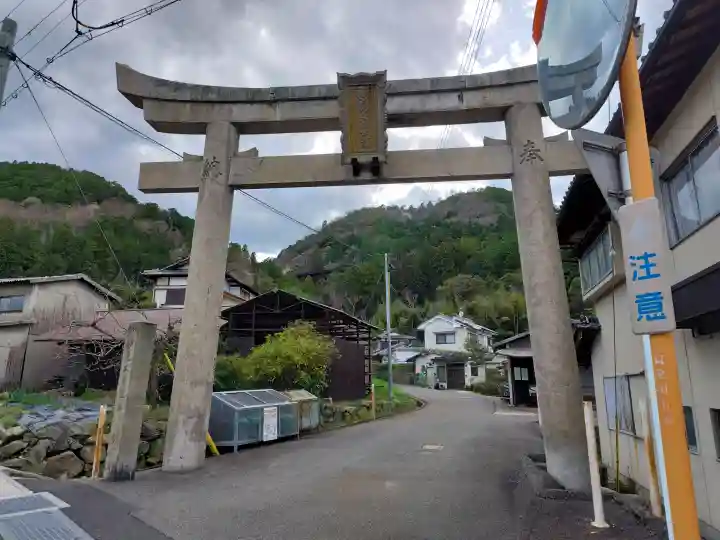 國狭槌神社の{uncategorized: "未分類", other: "その他", undefined: "問題あり", building: "その他建物", grave: "お墓", sacred_gate: "鳥居", guardian: "狛犬", statue: "像", buddha: "仏像", history: "歴史", nature: "自然", garden: "庭園", animal: "動物", pagoda: "塔", temizu: "手水舎", mountain_gate: "山門・神門", sanctuary: "本殿・本堂", subordinate: "末社・摂社", art: "芸術", scenery: "景色", jizo: "地蔵", ema: "絵馬", goshuin: "御朱印", omikuji: "おみくじ", items: "授与品その他", amulet: "お守り", goshuincho: "御朱印帳", eats: "食事", festival: "お祭り", votive_dance: "神楽", shichigosan: "七五三参", wedding: "結婚式", experience: "体験その他", initially: "初詣", around: "周辺", anti_infection: "感染症対策"}