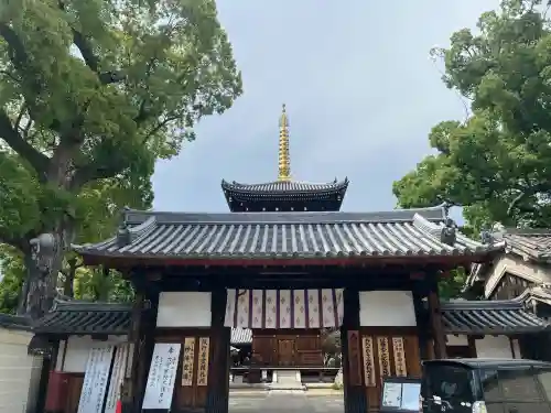 法楽寺の{uncategorized: "未分類", other: "その他", undefined: "問題あり", building: "その他建物", grave: "お墓", sacred_gate: "鳥居", guardian: "狛犬", statue: "像", buddha: "仏像", history: "歴史", nature: "自然", garden: "庭園", animal: "動物", pagoda: "塔", temizu: "手水舎", mountain_gate: "山門・神門", sanctuary: "本殿・本堂", subordinate: "末社・摂社", art: "芸術", scenery: "景色", jizo: "地蔵", ema: "絵馬", goshuin: "御朱印", omikuji: "おみくじ", items: "授与品その他", amulet: "お守り", goshuincho: "御朱印帳", eats: "食事", festival: "お祭り", votive_dance: "神楽", shichigosan: "七五三参", wedding: "結婚式", experience: "体験その他", initially: "初詣", around: "周辺", anti_infection: "感染症対策"}