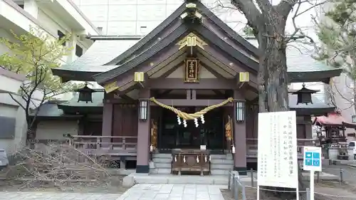 三吉神社の本殿