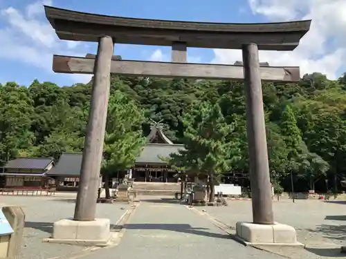 石見国一宮　物部神社の鳥居