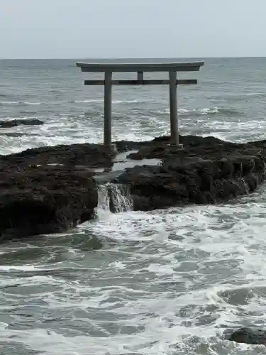 大洗磯前神社の{uncategorized: "未分類", other: "その他", undefined: "問題あり", building: "その他建物", grave: "お墓", sacred_gate: "鳥居", guardian: "狛犬", statue: "像", buddha: "仏像", history: "歴史", nature: "自然", garden: "庭園", animal: "動物", pagoda: "塔", temizu: "手水舎", mountain_gate: "山門・神門", sanctuary: "本殿・本堂", subordinate: "末社・摂社", art: "芸術", scenery: "景色", jizo: "地蔵", ema: "絵馬", goshuin: "御朱印", omikuji: "おみくじ", items: "授与品その他", amulet: "お守り", goshuincho: "御朱印帳", eats: "食事", festival: "お祭り", votive_dance: "神楽", shichigosan: "七五三参", wedding: "結婚式", experience: "体験その他", initially: "初詣", around: "周辺", anti_infection: "感染症対策"}