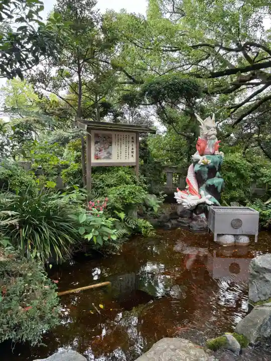 江島神社の{uncategorized: "未分類", other: "その他", undefined: "問題あり", building: "その他建物", grave: "お墓", sacred_gate: "鳥居", guardian: "狛犬", statue: "像", buddha: "仏像", history: "歴史", nature: "自然", garden: "庭園", animal: "動物", pagoda: "塔", temizu: "手水舎", mountain_gate: "山門・神門", sanctuary: "本殿・本堂", subordinate: "末社・摂社", art: "芸術", scenery: "景色", jizo: "地蔵", ema: "絵馬", goshuin: "御朱印", omikuji: "おみくじ", items: "授与品その他", amulet: "お守り", goshuincho: "御朱印帳", eats: "食事", festival: "お祭り", votive_dance: "神楽", shichigosan: "七五三参", wedding: "結婚式", experience: "体験その他", initially: "初詣", around: "周辺", anti_infection: "感染症対策"}