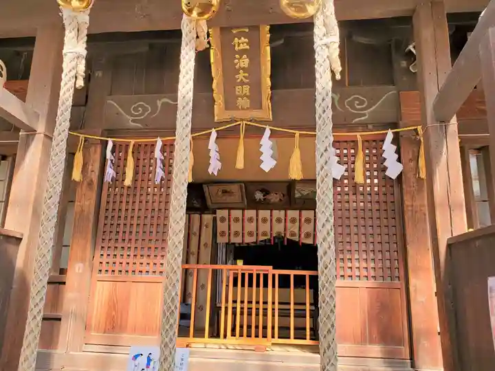 泊神社の本殿・本堂