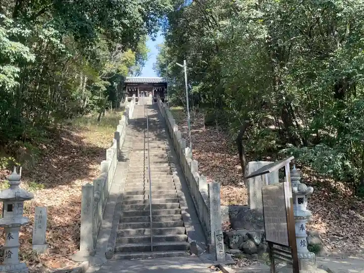 引野天神社の{uncategorized: "未分類", other: "その他", undefined: "問題あり", building: "その他建物", grave: "お墓", sacred_gate: "鳥居", guardian: "狛犬", statue: "像", buddha: "仏像", history: "歴史", nature: "自然", garden: "庭園", animal: "動物", pagoda: "塔", temizu: "手水舎", mountain_gate: "山門・神門", sanctuary: "本殿・本堂", subordinate: "末社・摂社", art: "芸術", scenery: "景色", jizo: "地蔵", ema: "絵馬", goshuin: "御朱印", omikuji: "おみくじ", items: "授与品その他", amulet: "お守り", goshuincho: "御朱印帳", eats: "食事", festival: "お祭り", votive_dance: "神楽", shichigosan: "七五三参", wedding: "結婚式", experience: "体験その他", initially: "初詣", around: "周辺", anti_infection: "感染症対策"}