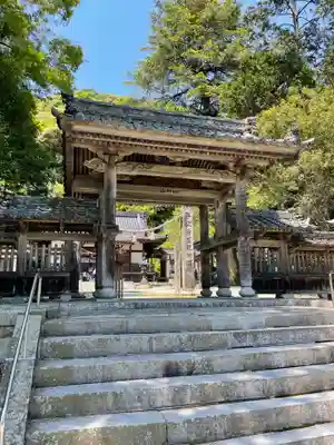 白山比咩神社の山門・神門