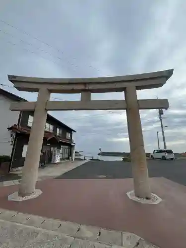 日御碕神社の{uncategorized: "未分類", other: "その他", undefined: "問題あり", building: "その他建物", grave: "お墓", sacred_gate: "鳥居", guardian: "狛犬", statue: "像", buddha: "仏像", history: "歴史", nature: "自然", garden: "庭園", animal: "動物", pagoda: "塔", temizu: "手水舎", mountain_gate: "山門・神門", sanctuary: "本殿・本堂", subordinate: "末社・摂社", art: "芸術", scenery: "景色", jizo: "地蔵", ema: "絵馬", goshuin: "御朱印", omikuji: "おみくじ", items: "授与品その他", amulet: "お守り", goshuincho: "御朱印帳", eats: "食事", festival: "お祭り", votive_dance: "神楽", shichigosan: "七五三参", wedding: "結婚式", experience: "体験その他", initially: "初詣", around: "周辺", anti_infection: "感染症対策"}