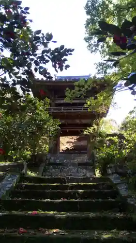 常満寺の山門