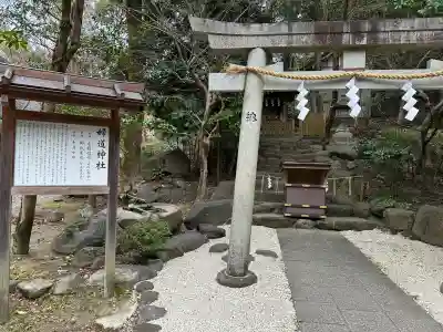 石切劔箭神社上之社の{uncategorized: "未分類", other: "その他", undefined: "問題あり", building: "その他建物", grave: "お墓", sacred_gate: "鳥居", guardian: "狛犬", statue: "像", buddha: "仏像", history: "歴史", nature: "自然", garden: "庭園", animal: "動物", pagoda: "塔", temizu: "手水舎", mountain_gate: "山門・神門", sanctuary: "本殿・本堂", subordinate: "末社・摂社", art: "芸術", scenery: "景色", jizo: "地蔵", ema: "絵馬", goshuin: "御朱印", omikuji: "おみくじ", items: "授与品その他", amulet: "お守り", goshuincho: "御朱印帳", eats: "食事", festival: "お祭り", votive_dance: "神楽", shichigosan: "七五三参", wedding: "結婚式", experience: "体験その他", initially: "初詣", around: "周辺", anti_infection: "感染症対策"}