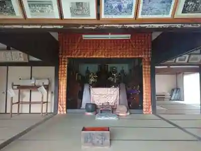 泉蔵寺の本殿
