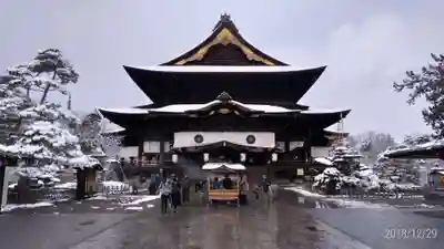 善光寺の本殿・本堂