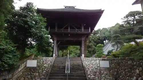  七国山薬王寺の山門・神門