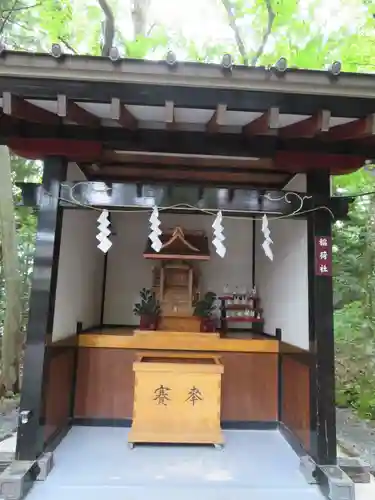新屋山神社の末社・摂社