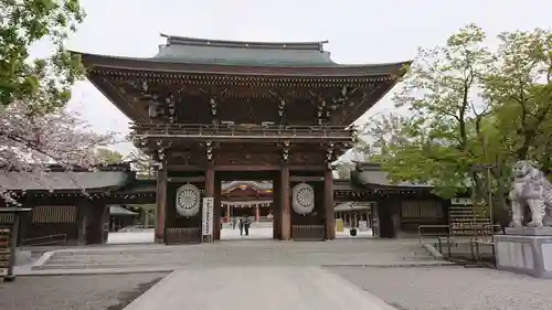 寒川神社の山門・神門