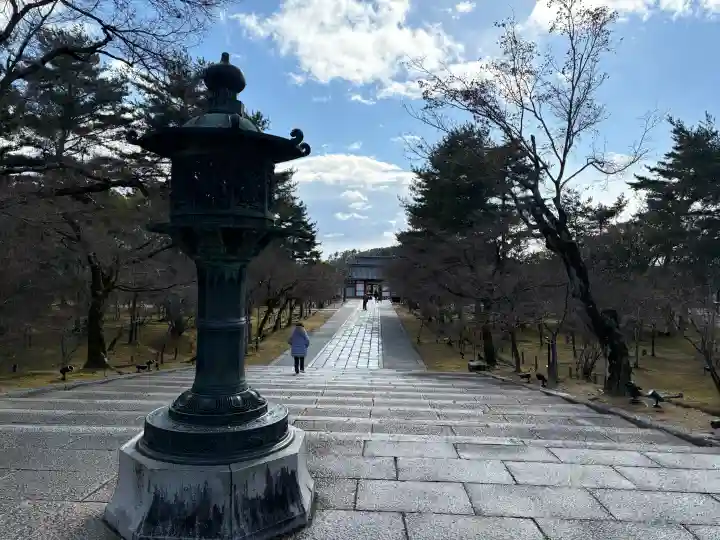 仁和寺の{uncategorized: "未分類", other: "その他", undefined: "問題あり", building: "その他建物", grave: "お墓", sacred_gate: "鳥居", guardian: "狛犬", statue: "像", buddha: "仏像", history: "歴史", nature: "自然", garden: "庭園", animal: "動物", pagoda: "塔", temizu: "手水舎", mountain_gate: "山門・神門", sanctuary: "本殿・本堂", subordinate: "末社・摂社", art: "芸術", scenery: "景色", jizo: "地蔵", ema: "絵馬", goshuin: "御朱印", omikuji: "おみくじ", items: "授与品その他", amulet: "お守り", goshuincho: "御朱印帳", eats: "食事", festival: "お祭り", votive_dance: "神楽", shichigosan: "七五三参", wedding: "結婚式", experience: "体験その他", initially: "初詣", around: "周辺", anti_infection: "感染症対策"}