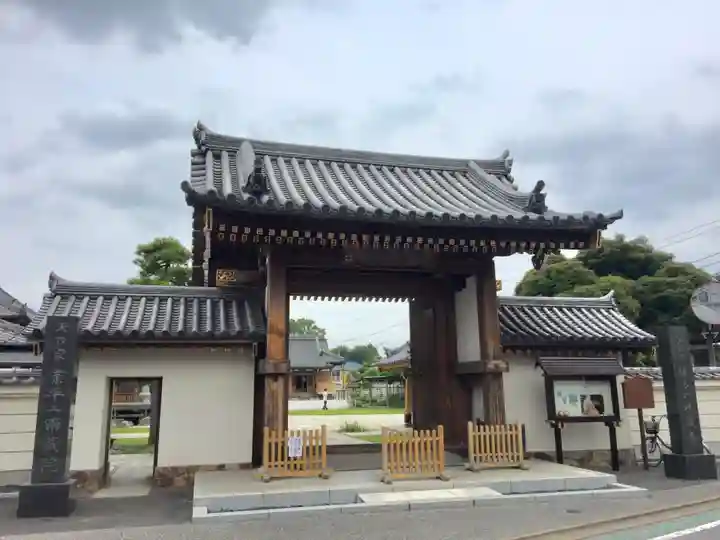 南蔵院の山門・神門