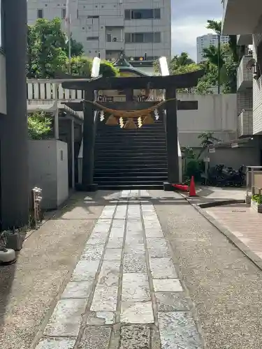 高輪神社の{uncategorized: "未分類", other: "その他", undefined: "問題あり", building: "その他建物", grave: "お墓", sacred_gate: "鳥居", guardian: "狛犬", statue: "像", buddha: "仏像", history: "歴史", nature: "自然", garden: "庭園", animal: "動物", pagoda: "塔", temizu: "手水舎", mountain_gate: "山門・神門", sanctuary: "本殿・本堂", subordinate: "末社・摂社", art: "芸術", scenery: "景色", jizo: "地蔵", ema: "絵馬", goshuin: "御朱印", omikuji: "おみくじ", items: "授与品その他", amulet: "お守り", goshuincho: "御朱印帳", eats: "食事", festival: "お祭り", votive_dance: "神楽", shichigosan: "七五三参", wedding: "結婚式", experience: "体験その他", initially: "初詣", around: "周辺", anti_infection: "感染症対策"}