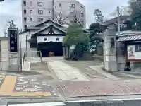 龍泉院の{uncategorized: "未分類", other: "その他", undefined: "問題あり", building: "その他建物", grave: "お墓", sacred_gate: "鳥居", guardian: "狛犬", statue: "像", buddha: "仏像", history: "歴史", nature: "自然", garden: "庭園", animal: "動物", pagoda: "塔", temizu: "手水舎", mountain_gate: "山門・神門", sanctuary: "本殿・本堂", subordinate: "末社・摂社", art: "芸術", scenery: "景色", jizo: "地蔵", ema: "絵馬", goshuin: "御朱印", omikuji: "おみくじ", items: "授与品その他", amulet: "お守り", goshuincho: "御朱印帳", eats: "食事", festival: "お祭り", votive_dance: "神楽", shichigosan: "七五三参", wedding: "結婚式", experience: "体験その他", initially: "初詣", around: "周辺", anti_infection: "感染症対策"}