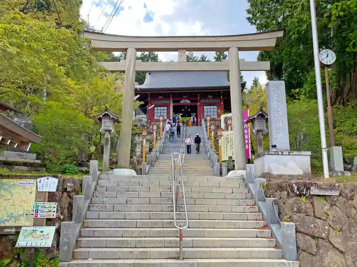 武蔵御嶽神社の鳥居