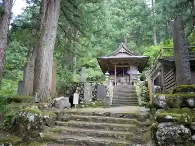 八海山尊神社の本殿・本堂