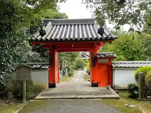 悲田院の山門