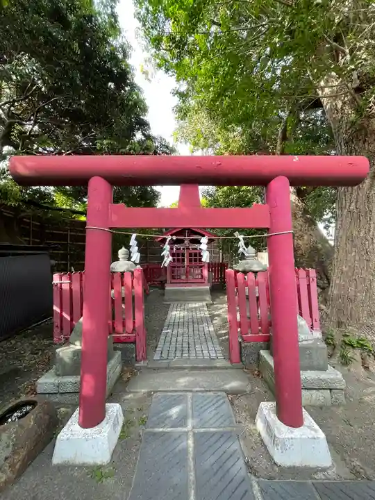 正一位稲荷大明神(築山稲荷社)の鳥居