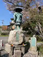 長王寺の像