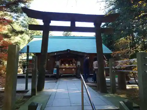 旦飯野神社の鳥居