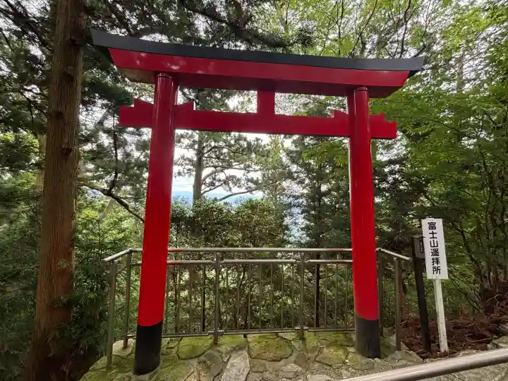 砥鹿神社(奥宮)の{uncategorized: "未分類", other: "その他", undefined: "問題あり", building: "その他建物", grave: "お墓", sacred_gate: "鳥居", guardian: "狛犬", statue: "像", buddha: "仏像", history: "歴史", nature: "自然", garden: "庭園", animal: "動物", pagoda: "塔", temizu: "手水舎", mountain_gate: "山門・神門", sanctuary: "本殿・本堂", subordinate: "末社・摂社", art: "芸術", scenery: "景色", jizo: "地蔵", ema: "絵馬", goshuin: "御朱印", omikuji: "おみくじ", items: "授与品その他", amulet: "お守り", goshuincho: "御朱印帳", eats: "食事", festival: "お祭り", votive_dance: "神楽", shichigosan: "七五三参", wedding: "結婚式", experience: "体験その他", initially: "初詣", around: "周辺", anti_infection: "感染症対策"}