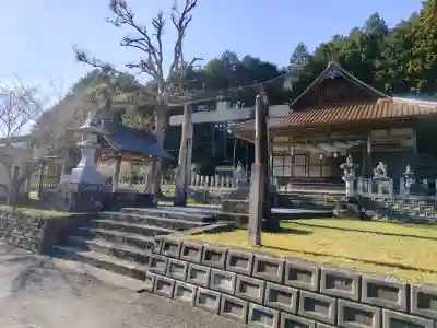 天津神社の{uncategorized: "未分類", other: "その他", undefined: "問題あり", building: "その他建物", grave: "お墓", sacred_gate: "鳥居", guardian: "狛犬", statue: "像", buddha: "仏像", history: "歴史", nature: "自然", garden: "庭園", animal: "動物", pagoda: "塔", temizu: "手水舎", mountain_gate: "山門・神門", sanctuary: "本殿・本堂", subordinate: "末社・摂社", art: "芸術", scenery: "景色", jizo: "地蔵", ema: "絵馬", goshuin: "御朱印", omikuji: "おみくじ", items: "授与品その他", amulet: "お守り", goshuincho: "御朱印帳", eats: "食事", festival: "お祭り", votive_dance: "神楽", shichigosan: "七五三参", wedding: "結婚式", experience: "体験その他", initially: "初詣", around: "周辺", anti_infection: "感染症対策"}