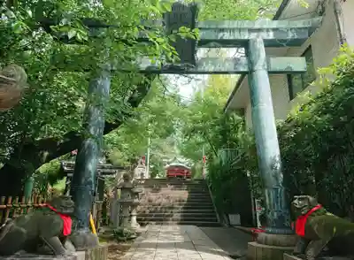 市谷亀岡八幡宮の鳥居