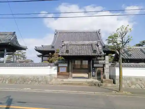 雲沢寺の山門