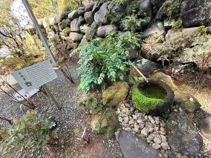日光大室高龗神社の{uncategorized: "未分類", other: "その他", undefined: "問題あり", building: "その他建物", grave: "お墓", sacred_gate: "鳥居", guardian: "狛犬", statue: "像", buddha: "仏像", history: "歴史", nature: "自然", garden: "庭園", animal: "動物", pagoda: "塔", temizu: "手水舎", mountain_gate: "山門・神門", sanctuary: "本殿・本堂", subordinate: "末社・摂社", art: "芸術", scenery: "景色", jizo: "地蔵", ema: "絵馬", goshuin: "御朱印", omikuji: "おみくじ", items: "授与品その他", amulet: "お守り", goshuincho: "御朱印帳", eats: "食事", festival: "お祭り", votive_dance: "神楽", shichigosan: "七五三参", wedding: "結婚式", experience: "体験その他", initially: "初詣", around: "周辺", anti_infection: "感染症対策"}