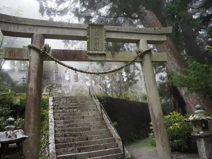 玉置神社の{uncategorized: "未分類", other: "その他", undefined: "問題あり", building: "その他建物", grave: "お墓", sacred_gate: "鳥居", guardian: "狛犬", statue: "像", buddha: "仏像", history: "歴史", nature: "自然", garden: "庭園", animal: "動物", pagoda: "塔", temizu: "手水舎", mountain_gate: "山門・神門", sanctuary: "本殿・本堂", subordinate: "末社・摂社", art: "芸術", scenery: "景色", jizo: "地蔵", ema: "絵馬", goshuin: "御朱印", omikuji: "おみくじ", items: "授与品その他", amulet: "お守り", goshuincho: "御朱印帳", eats: "食事", festival: "お祭り", votive_dance: "神楽", shichigosan: "七五三参", wedding: "結婚式", experience: "体験その他", initially: "初詣", around: "周辺", anti_infection: "感染症対策"}