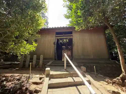 松尾神社の{uncategorized: "未分類", other: "その他", undefined: "問題あり", building: "その他建物", grave: "お墓", sacred_gate: "鳥居", guardian: "狛犬", statue: "像", buddha: "仏像", history: "歴史", nature: "自然", garden: "庭園", animal: "動物", pagoda: "塔", temizu: "手水舎", mountain_gate: "山門・神門", sanctuary: "本殿・本堂", subordinate: "末社・摂社", art: "芸術", scenery: "景色", jizo: "地蔵", ema: "絵馬", goshuin: "御朱印", omikuji: "おみくじ", items: "授与品その他", amulet: "お守り", goshuincho: "御朱印帳", eats: "食事", festival: "お祭り", votive_dance: "神楽", shichigosan: "七五三参", wedding: "結婚式", experience: "体験その他", initially: "初詣", around: "周辺", anti_infection: "感染症対策"}