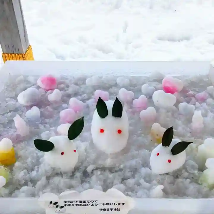 彌彦神社 (伊夜日子神社)の像