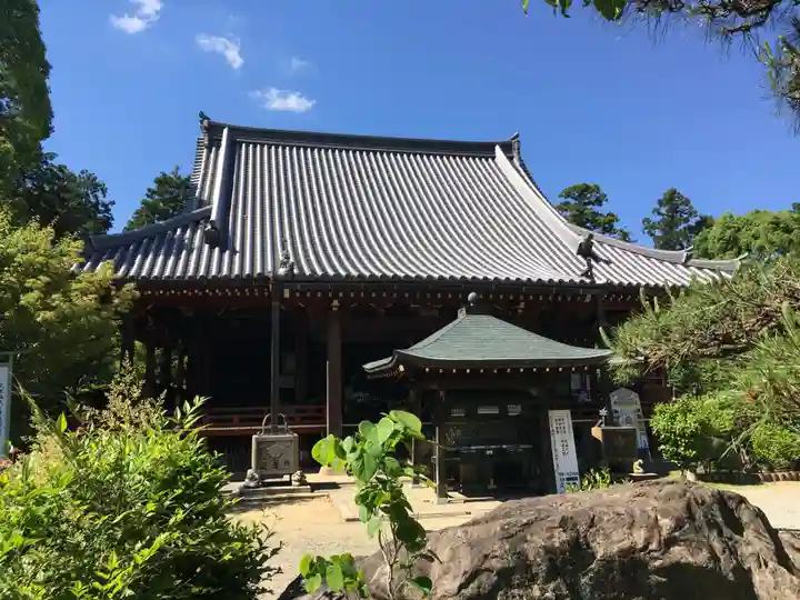 久米寺の本殿・本堂