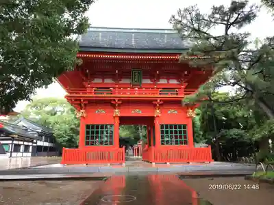 穴八幡宮の山門・神門