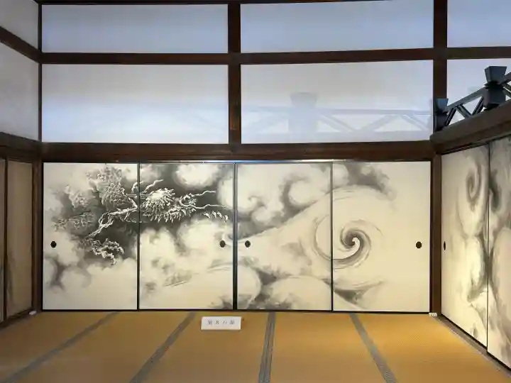 龍安寺の{uncategorized: "未分類", other: "その他", undefined: "問題あり", building: "その他建物", grave: "お墓", sacred_gate: "鳥居", guardian: "狛犬", statue: "像", buddha: "仏像", history: "歴史", nature: "自然", garden: "庭園", animal: "動物", pagoda: "塔", temizu: "手水舎", mountain_gate: "山門・神門", sanctuary: "本殿・本堂", subordinate: "末社・摂社", art: "芸術", scenery: "景色", jizo: "地蔵", ema: "絵馬", goshuin: "御朱印", omikuji: "おみくじ", items: "授与品その他", amulet: "お守り", goshuincho: "御朱印帳", eats: "食事", festival: "お祭り", votive_dance: "神楽", shichigosan: "七五三参", wedding: "結婚式", experience: "体験その他", initially: "初詣", around: "周辺", anti_infection: "感染症対策"}