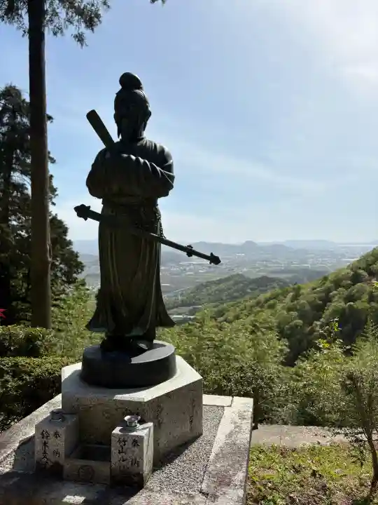 観音正寺の{uncategorized: "未分類", other: "その他", undefined: "問題あり", building: "その他建物", grave: "お墓", sacred_gate: "鳥居", guardian: "狛犬", statue: "像", buddha: "仏像", history: "歴史", nature: "自然", garden: "庭園", animal: "動物", pagoda: "塔", temizu: "手水舎", mountain_gate: "山門・神門", sanctuary: "本殿・本堂", subordinate: "末社・摂社", art: "芸術", scenery: "景色", jizo: "地蔵", ema: "絵馬", goshuin: "御朱印", omikuji: "おみくじ", items: "授与品その他", amulet: "お守り", goshuincho: "御朱印帳", eats: "食事", festival: "お祭り", votive_dance: "神楽", shichigosan: "七五三参", wedding: "結婚式", experience: "体験その他", initially: "初詣", around: "周辺", anti_infection: "感染症対策"}