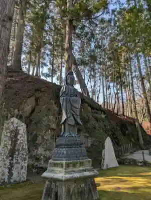 瑞巌寺の{uncategorized: "未分類", other: "その他", undefined: "問題あり", building: "その他建物", grave: "お墓", sacred_gate: "鳥居", guardian: "狛犬", statue: "像", buddha: "仏像", history: "歴史", nature: "自然", garden: "庭園", animal: "動物", pagoda: "塔", temizu: "手水舎", mountain_gate: "山門・神門", sanctuary: "本殿・本堂", subordinate: "末社・摂社", art: "芸術", scenery: "景色", jizo: "地蔵", ema: "絵馬", goshuin: "御朱印", omikuji: "おみくじ", items: "授与品その他", amulet: "お守り", goshuincho: "御朱印帳", eats: "食事", festival: "お祭り", votive_dance: "神楽", shichigosan: "七五三参", wedding: "結婚式", experience: "体験その他", initially: "初詣", around: "周辺", anti_infection: "感染症対策"}