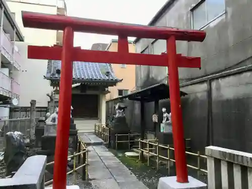 行成稲荷神社の鳥居