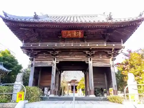 曹源寺の山門