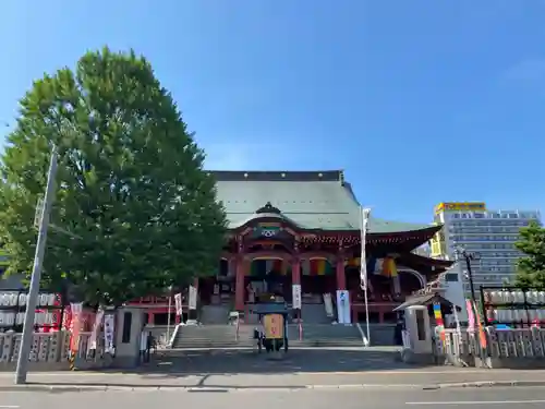 成田山札幌別院新栄寺の本殿・本堂