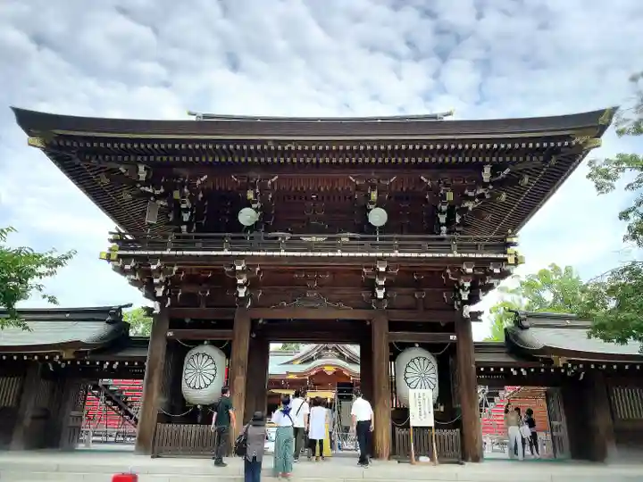 寒川神社の山門・神門