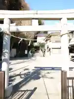 諏訪神社の{uncategorized: "未分類", other: "その他", undefined: "問題あり", building: "その他建物", grave: "お墓", sacred_gate: "鳥居", guardian: "狛犬", statue: "像", buddha: "仏像", history: "歴史", nature: "自然", garden: "庭園", animal: "動物", pagoda: "塔", temizu: "手水舎", mountain_gate: "山門・神門", sanctuary: "本殿・本堂", subordinate: "末社・摂社", art: "芸術", scenery: "景色", jizo: "地蔵", ema: "絵馬", goshuin: "御朱印", omikuji: "おみくじ", items: "授与品その他", amulet: "お守り", goshuincho: "御朱印帳", eats: "食事", festival: "お祭り", votive_dance: "神楽", shichigosan: "七五三参", wedding: "結婚式", experience: "体験その他", initially: "初詣", around: "周辺", anti_infection: "感染症対策"}
