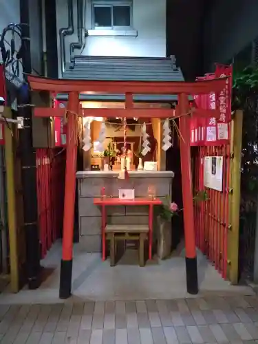 宝童稲荷神社の鳥居