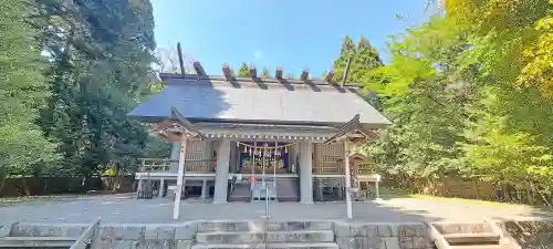 天照御祖神社の{uncategorized: "未分類", other: "その他", undefined: "問題あり", building: "その他建物", grave: "お墓", sacred_gate: "鳥居", guardian: "狛犬", statue: "像", buddha: "仏像", history: "歴史", nature: "自然", garden: "庭園", animal: "動物", pagoda: "塔", temizu: "手水舎", mountain_gate: "山門・神門", sanctuary: "本殿・本堂", subordinate: "末社・摂社", art: "芸術", scenery: "景色", jizo: "地蔵", ema: "絵馬", goshuin: "御朱印", omikuji: "おみくじ", items: "授与品その他", amulet: "お守り", goshuincho: "御朱印帳", eats: "食事", festival: "お祭り", votive_dance: "神楽", shichigosan: "七五三参", wedding: "結婚式", experience: "体験その他", initially: "初詣", around: "周辺", anti_infection: "感染症対策"}