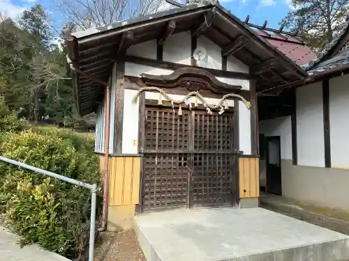 岐尼神社の{uncategorized: "未分類", other: "その他", undefined: "問題あり", building: "その他建物", grave: "お墓", sacred_gate: "鳥居", guardian: "狛犬", statue: "像", buddha: "仏像", history: "歴史", nature: "自然", garden: "庭園", animal: "動物", pagoda: "塔", temizu: "手水舎", mountain_gate: "山門・神門", sanctuary: "本殿・本堂", subordinate: "末社・摂社", art: "芸術", scenery: "景色", jizo: "地蔵", ema: "絵馬", goshuin: "御朱印", omikuji: "おみくじ", items: "授与品その他", amulet: "お守り", goshuincho: "御朱印帳", eats: "食事", festival: "お祭り", votive_dance: "神楽", shichigosan: "七五三参", wedding: "結婚式", experience: "体験その他", initially: "初詣", around: "周辺", anti_infection: "感染症対策"}